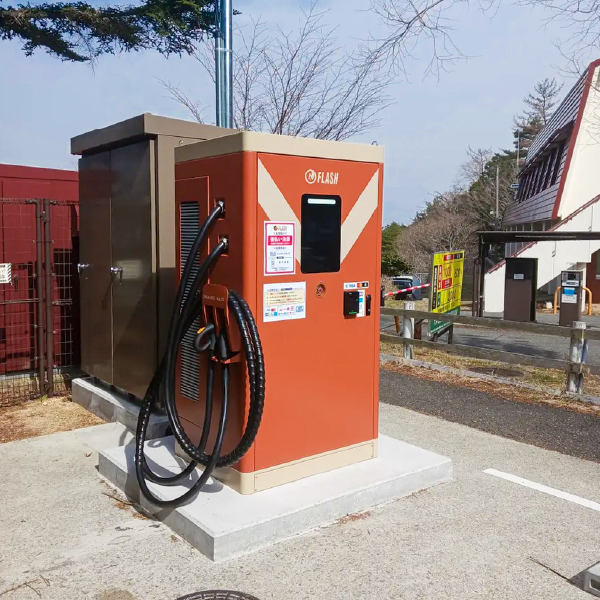 六甲山牧場にて、充電速度180kWを誇るEV急速充電器の稼働を開始。